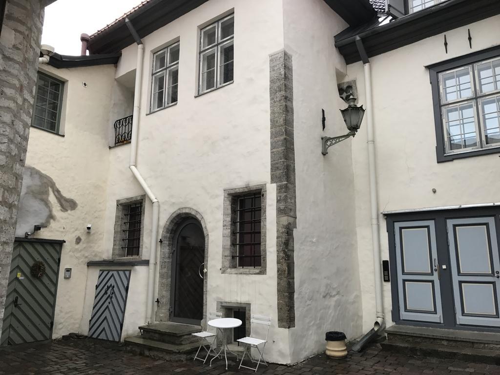 Old Bishop'S House Apartment Tallinn Exterior photo