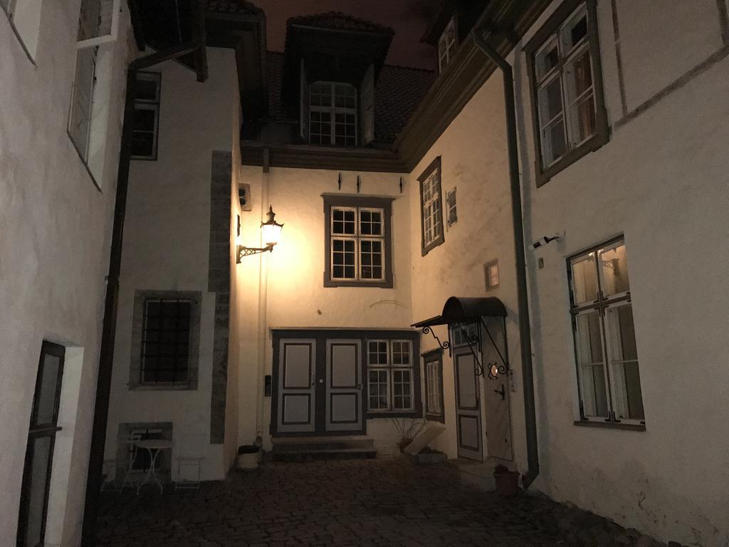 Old Bishop'S House Apartment Tallinn Exterior photo