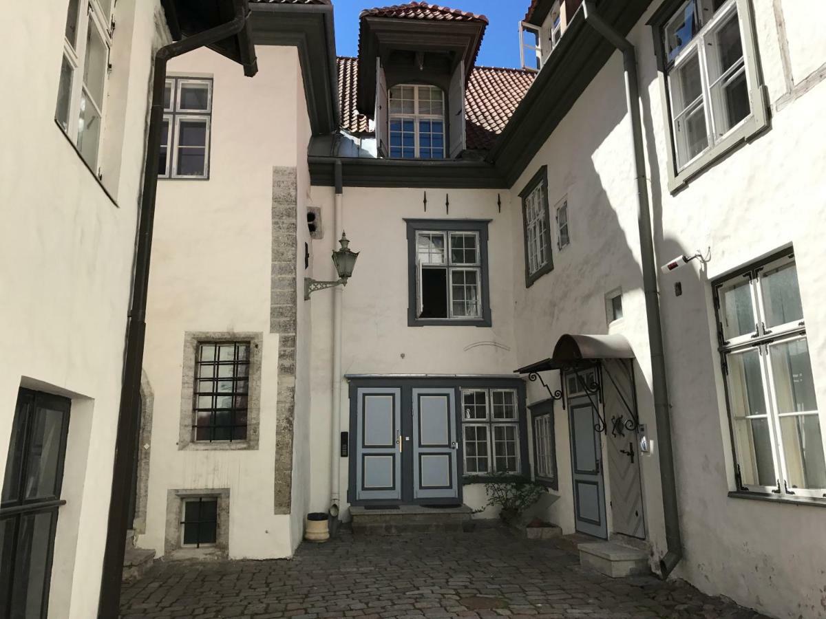 Old Bishop'S House Apartment Tallinn Exterior photo